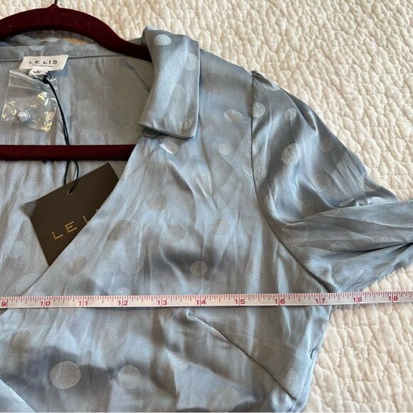 ✨ Le Lis Women’s Blue Silk Satin Polka Dot Wrap Top Medium NWT - Picture 8 of 9